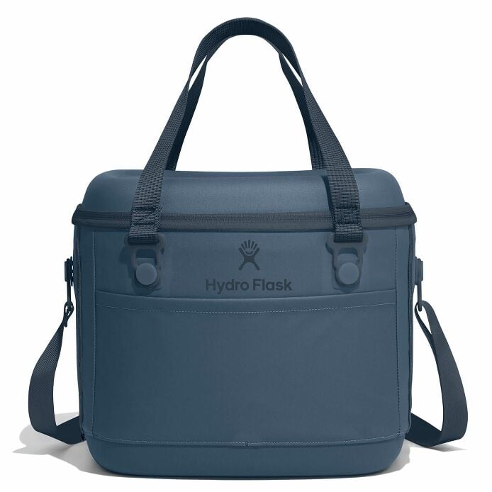 carryouttm-soft-cooler-15-l-x0 12pco384-carryout-cooler-15l-harbor-blue-straight_1.jpg