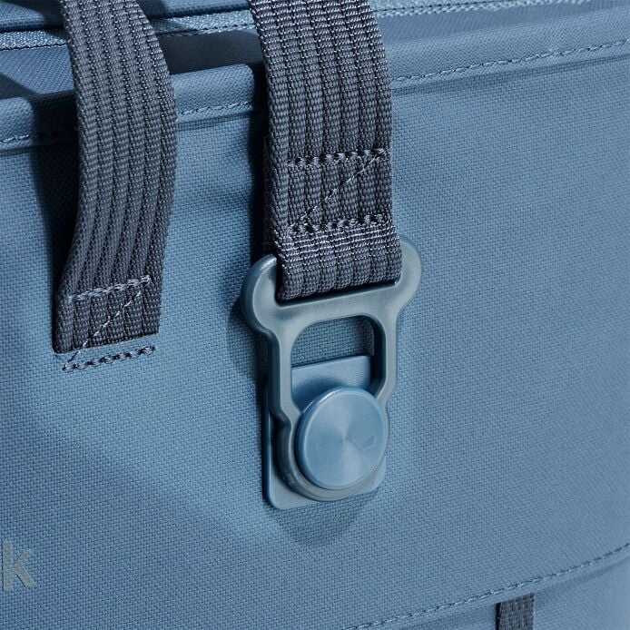 carryouttm-soft-cooler-tote-30-l-o4 250815_hydro_cooler_details_14838_2_7.jpg