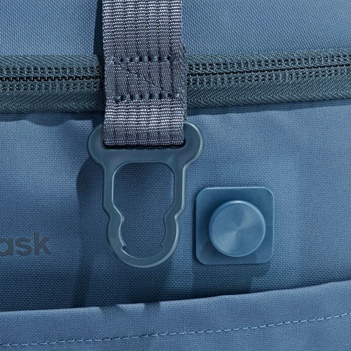 carryouttm-soft-cooler-30-l-x7 250815_hydro_cooler_details_14856_2_5.jpg