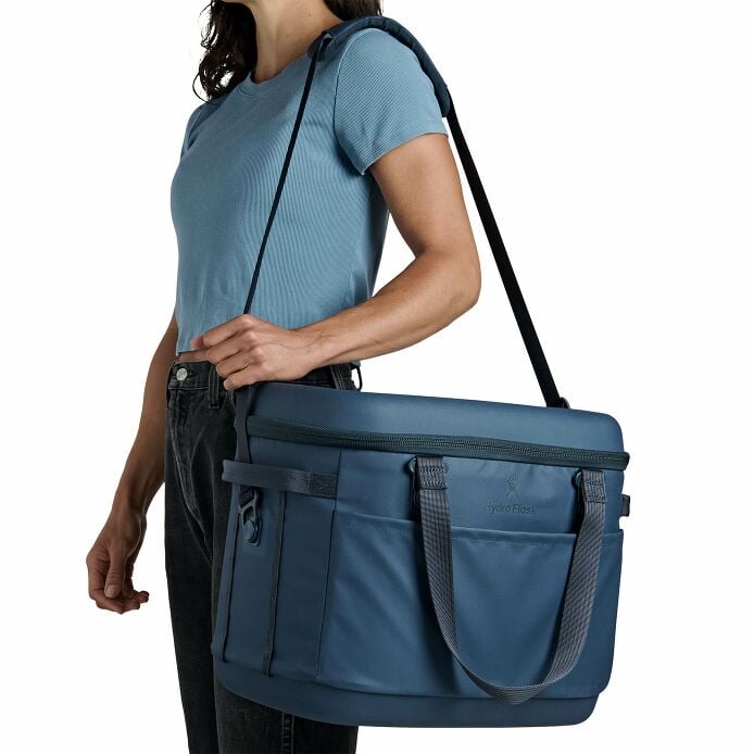 carryouttm-soft-cooler-30-l-x7 250815_hydro_s26_hb_14546_5.jpg