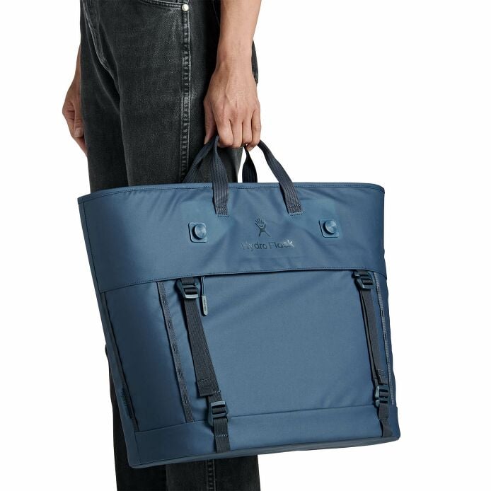 carryouttm-soft-cooler-tote-30-l-o4 250815_hydro_s26_hb_14619_2.jpg