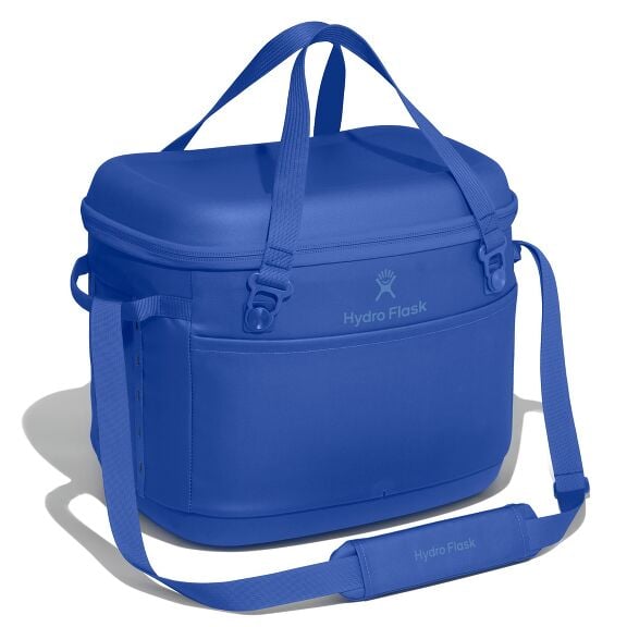 carryouttm-soft-cooler-30-l-x7 cpco382_carryout_cooler_30l_capri_blue_angled_1.jpg