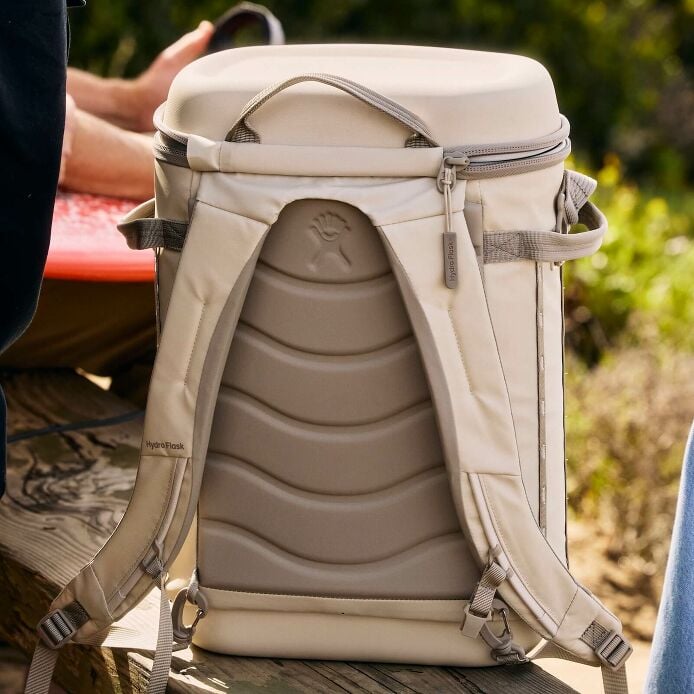 carryouttm-backpack-22-l-o3 hf_carryout_bouwer_d1_l1_torrey_pines_lifestyle_1841_3.jpg