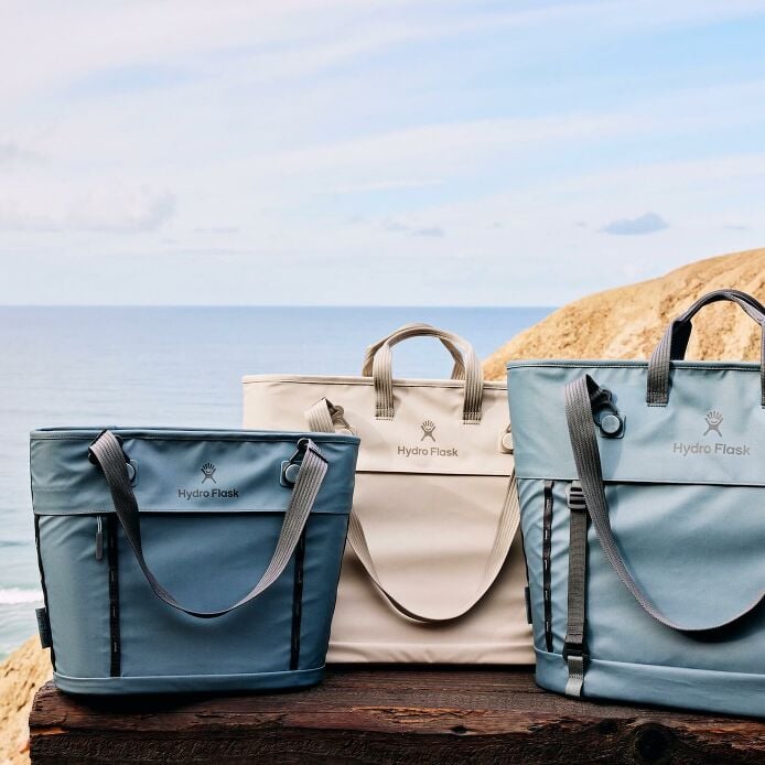 carryouttm-soft-cooler-tote-10-l-p8 hf_carryout_bouwer_d1_l1_torrey_pines_still_life_0055_4.jpg