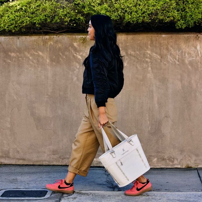 carryouttm-soft-cooler-tote-10-l-p8 hf_carryout_bouwer_d2_l1_stone_steps_0131_3.jpg