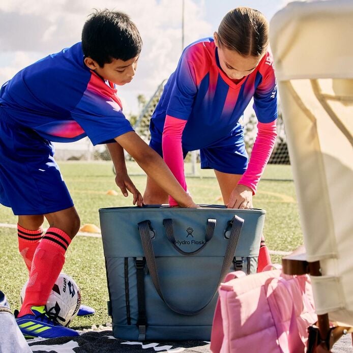 carryouttm-soft-cooler-tote-30-l-o4 hf_carryout_bouwer_d2_l2_parking_soccer_2454_1_1.jpg