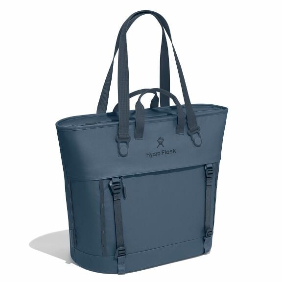 carryouttm-soft-cooler-tote-30-l-o4 maxiit384-carryout-tote-30l-harbor-blue-angled_1_1.jpg