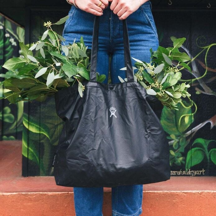 20-l-tag-along-tote-a9 s25_tagalongtote_post_3_1_1_1.jpg
